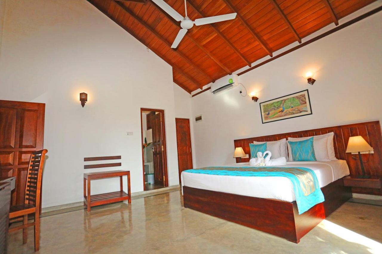 Villa Peacock Walahanduwa Exterior photo