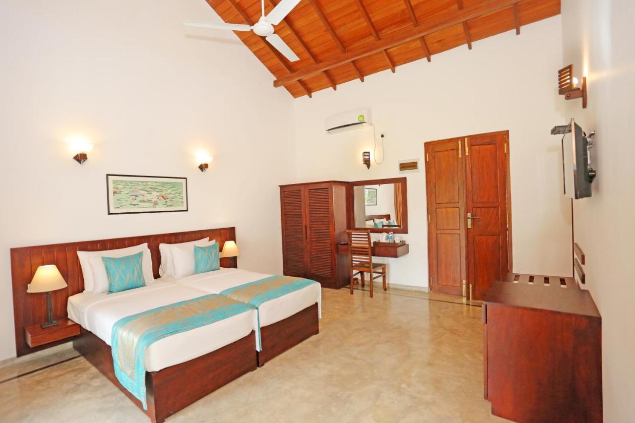 Villa Peacock Walahanduwa Exterior photo