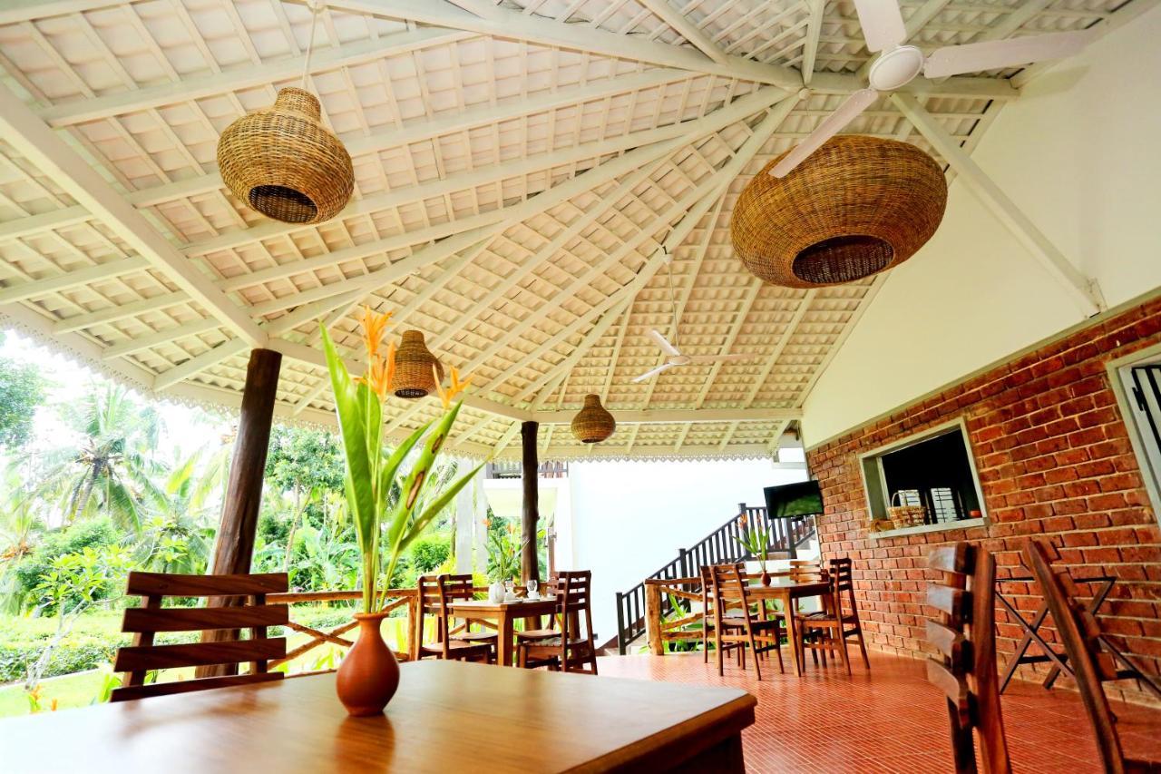 Villa Peacock Walahanduwa Exterior photo