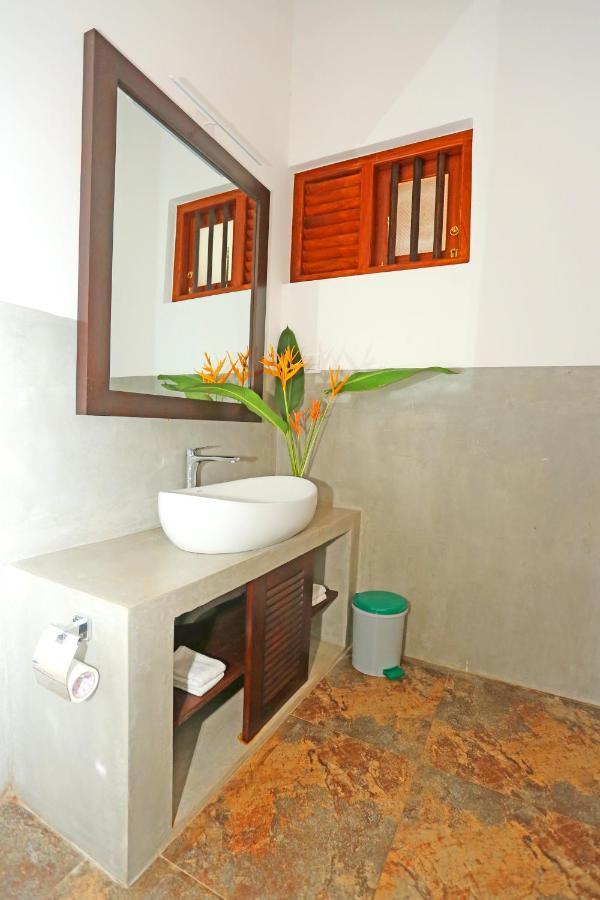Villa Peacock Walahanduwa Exterior photo