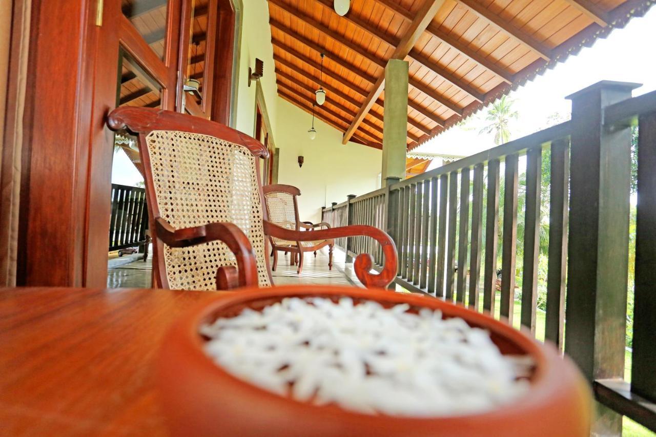 Villa Peacock Walahanduwa Exterior photo